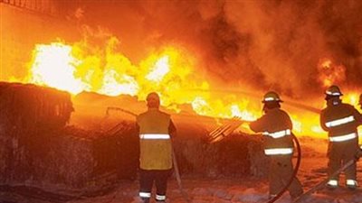 الدفع بـ7 سيارات فنطاس مياه و5 عربات إطفاء لإخماد حريق أم الصغير بالوادي الجديد