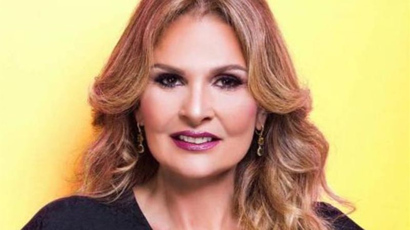 الفنانة يسرا 