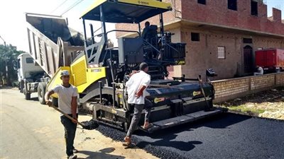 البدء فى المرحلة الاخيرة من أعمال رصف طريق الأربعين بمركز طما
