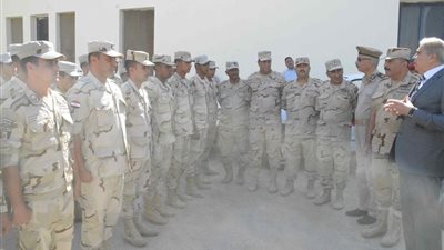 محافظ المنيا يزور المطار ومنطقة التجنيد في الذكرى الـ 45 لنصر أكتوبر