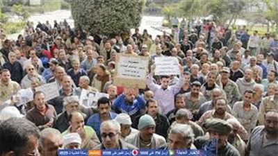 بكرى: القلق يسيطر على عمال القومية للأسمنت بعد قرار تصفيتها