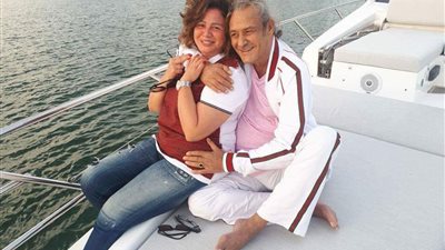 صور.. زواج فاروق الفيشاوي وإلهام شاهين .. حقيقة أم شائعة!
