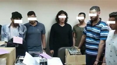 سقوط تشكيل عصابي يستولي على بطاقات ائتمانية لحجز غرف فندقية