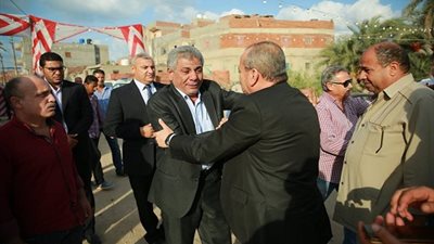 ‏محافظ كفرالشيخ يقدم واجب العزاء في حرم رئيس مدينة بلطيم