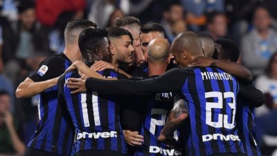 إيكاردي يقود إنتر ميلان للفوز على سبال بثنائية في الدوري الإيطالي 