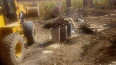 صور.. سكرتير مساعد أسيوط يترأس حملة لإزالة 3 حالات تعدِ بـ الحواتكة