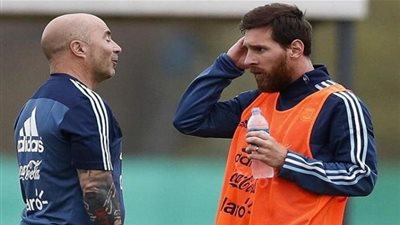 سامباولي: عانينا في كل مباراة بالمونديال.. وميسي فعل كل شيء من أجل الأرجنتين