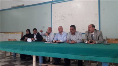 خلال لقاء خدمة المواطنين.. رئيس مركز العدوة بالمنيا يبحث عدداً من الشكاوى