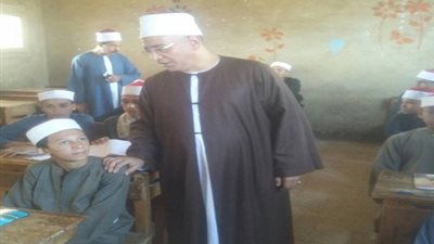 رئيس الإدارة المركزية لمنطقة سوهاج الأزهرية يتابع معهد الجريدات