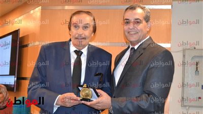 صور| تكريم عزت العلايلي باحتفالية 