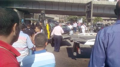 زحام مروري إثر انقلاب سيارة من أعلى كوبرى ناهيا 