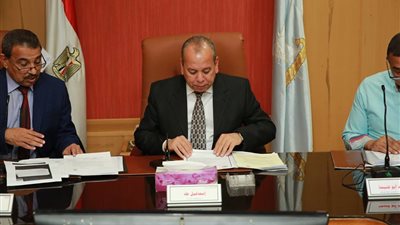 محافظ كفرالشيخ يناقش تنفيذ المشروعات المتعثرة