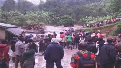 صور.. انهيار أرضي يودي بحياة 31 شخصًا في أوغندا