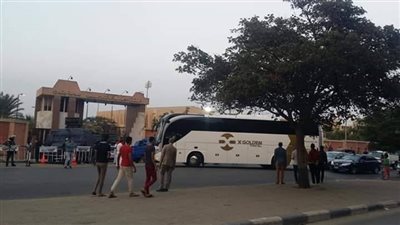 وصول حافلة المنتخب إلى إستاد السلام