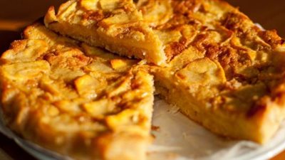 اعرفي طريقة فطيرة التفاح السريعة .. وخلي الفطار مليان طاقة لأسرتك