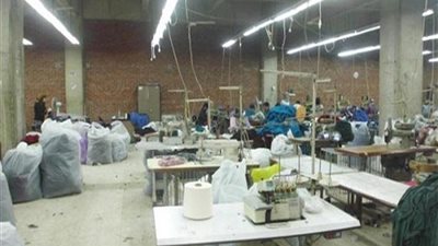 مصادرة 18 ماكينة خياطة داخل مصنع ملابس جاهزة بدون ترخيص في مسطرد