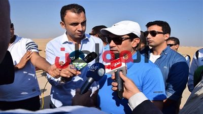 صور.. وزير الرياضة يطلق إشارة بدء مهرجان اليوم العالمي للمشي ببانوراما الأهرامات
