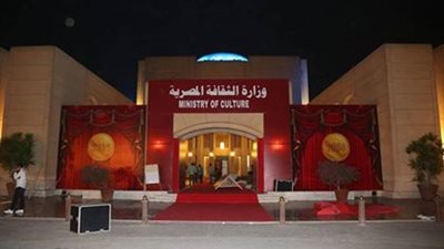 صور.. مصر تتسلم شعلة مؤتمر وزراء الثقافة العرب في أحتفالية ملحمة التنوير