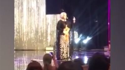 فيديو .. مهرجان السينما العربية يكرم الفنانة صابرين 