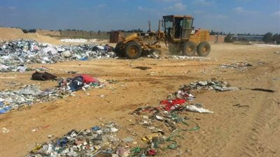 صور.. محافظ الشرقية يستجيب لشكاوى المواطنين الواردة على الواتس آب