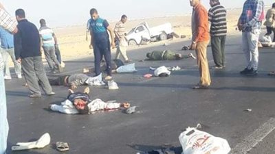 سيارة تصدم سيدة أثناء عبورها طريق  
