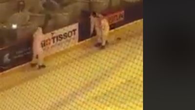 حاسب التلج بيزحلق .. فيديو طريف لشباب يتزلجون على الثلج 
