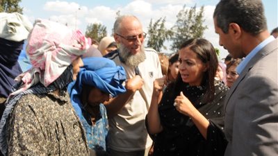 مايا مرسي في اليوم العالمي للمرأة الريفية : تعمل أكثر من 16 ساعة 