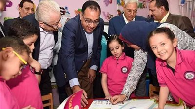 مصطفى مدبولى يغير مسار الزيارة بالدقهلية ويتفقد مدرسة الفردوس الرسمية المتميزة للغات ويعلق:  مدرسة حكومية نموذج