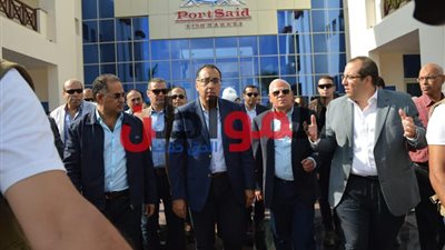 صور.. رئيس الوزراء خلال زيارته بورسعيد يشيد بـ مشروع سوق الأسماك الجديد