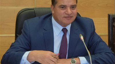 رئيس جامعة سوهاج يناقش تكاليف علاج الطلاب مع الإدارة الطبية 