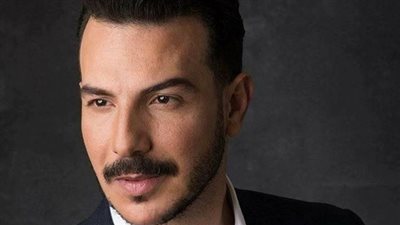 صورة تجمع باسل الخياط ووالده .. كيف علق عليها ؟