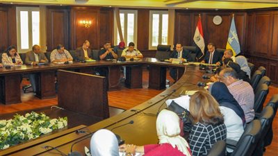 محافظ الإسكندرية يناقش موقف مشروعات الخطة الاستثمارية للعام المالي 2018 /2019