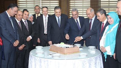 عمداء جامعة كفرالشيخ يهنئون 