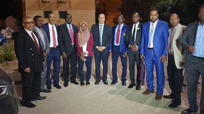 برلماني يستقبل وفد طالبات 