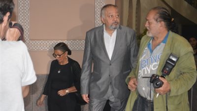 صور| سامي مغاوري يقدم العزاء في الفنان أحمد عبد الوارث