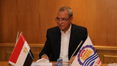 صور.. محافظ قنا يناقش مخطط تنمية جزيرة الدوم ومدينة الأمل