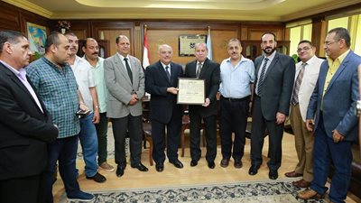 محافظ كفرالشيخ يبحث مع رئيس شركة 
