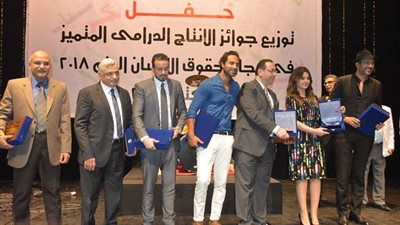 صور| تكريم نجوم مسلسل 