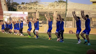 أزارو وكوليبالي يكتفيان بتدريبات خفيفة في مران الأهلي