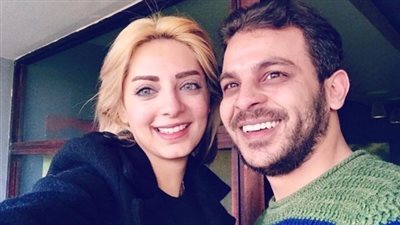 قبل زفافهما بيوم .. مفاجأة محمد رشاد لمي حلمي تدفعها للبكاء