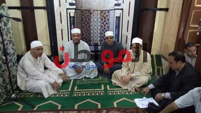 استعدادا لبدء مراسم الاحتفال.. الآلاف يؤدون صلاة الجمعة بمسجد سيدى إبراهيم الدسوقي 