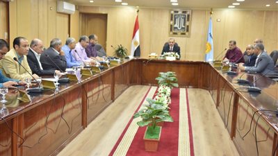 محافظ أسيوط: وضع حلول عاجلة لبدء تشغيل محطة مياه ديروط المرشحة بقرية شلش