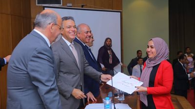 صور.. وزير النقل يشهد تكريم المتفوقين من أبناء العاملين بمترو الأنفاق