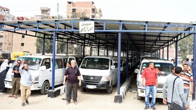 صور.. محافظ الشرقية يتفقد مجمع مواقف 