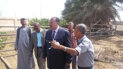 صور.. سكرتير أسيوط المساعد يتفقد مزرعة الثروة الحيوانية بمنفلوط ومصنع الزيوت بالقوصية