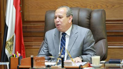 محافظ كفر الشيخ يحيل 34 موظفًا للتحقيق .. بينهم 9 أطباء