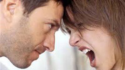 احكيلنا حكايتك.. قصة زوجة تعيش بين سجن زوجها