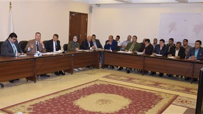 محافظ بني سويف يترأس إجتماعا لمتابعة اللجان الفنية الخاصة بتقنين الأراضي