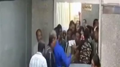 فيديو| أمن مستشفى بأسيوط يمنع دخول المرضى والسبب وزيرة الصحة!!