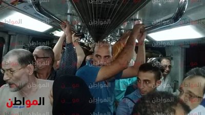 شاهد.. العناية الإلهية تُنقذ ركاب مترو الأنفاق من الموت خنقًا.. وانتظام الحركة عقب إصلاح العطل 